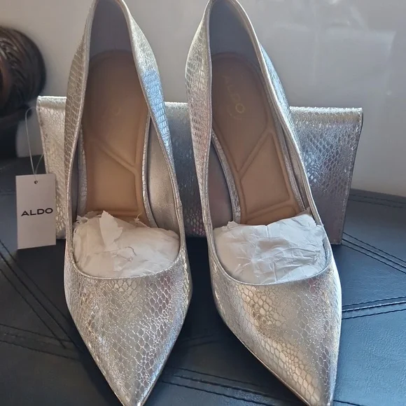 Aldo Elegant Silver Stiletto Heels With Matching Clutch. - Picture 12 of 15
